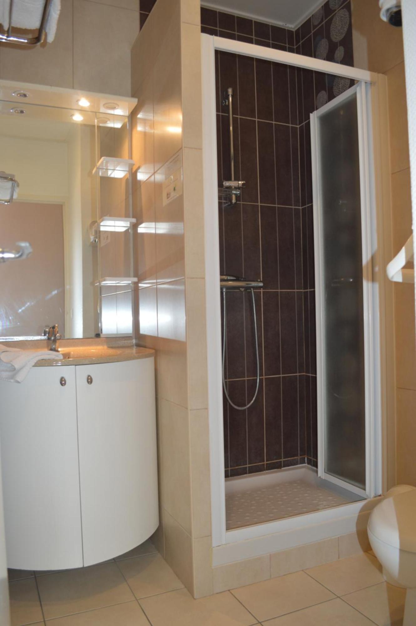 Logis Le Bretagne Hotel 2*
