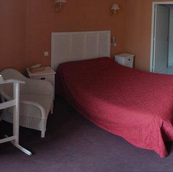 Logis Le Bretagne Hotel 2*